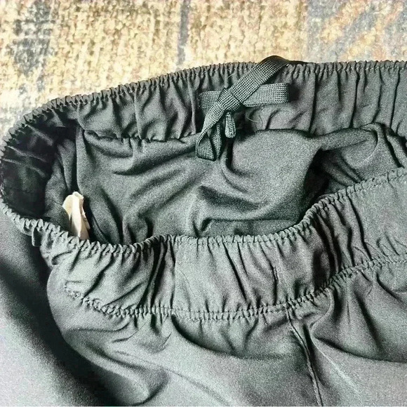 Old Navy Girl’s Ruffle-Front Dolphin-Hem Run Shorts in Black Size Medium (8) - Picture 9 of 11